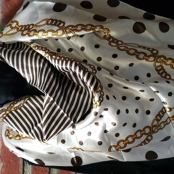 Ladies Sheer, Silk Style Scarf w/a lovely design - $12 - NWT. - Picture 3 of 5